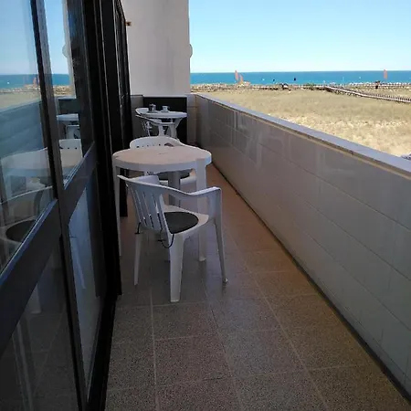 Front Line Bay Apartment *