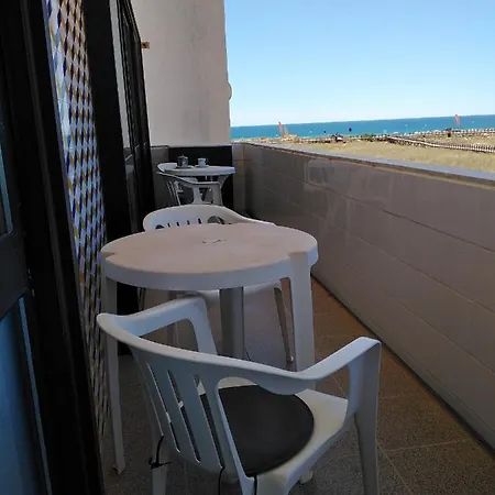 Front Line Bay Apartment *