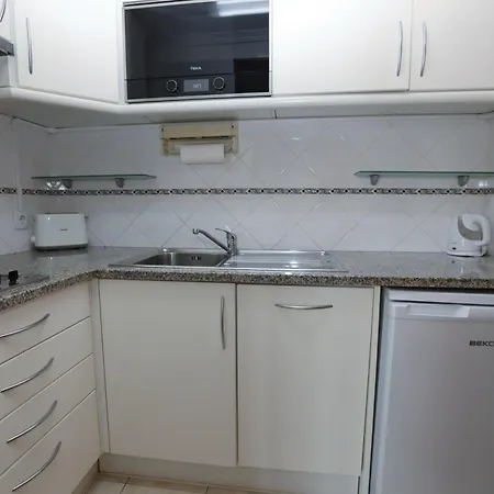 Front Line Bay Apartment *