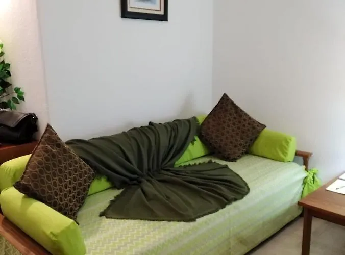 Front Line Bay Apartmán