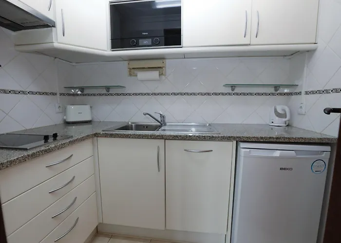 Front Line Bay Apartmán *