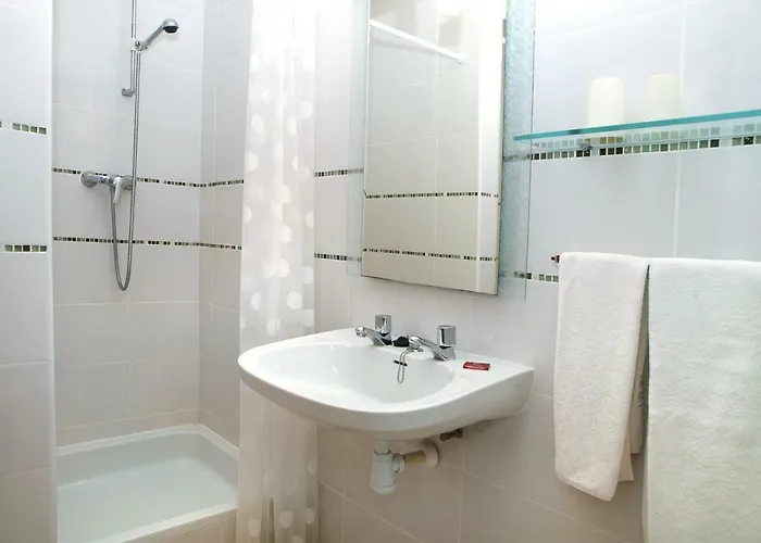 Front Line Bay Apartmán